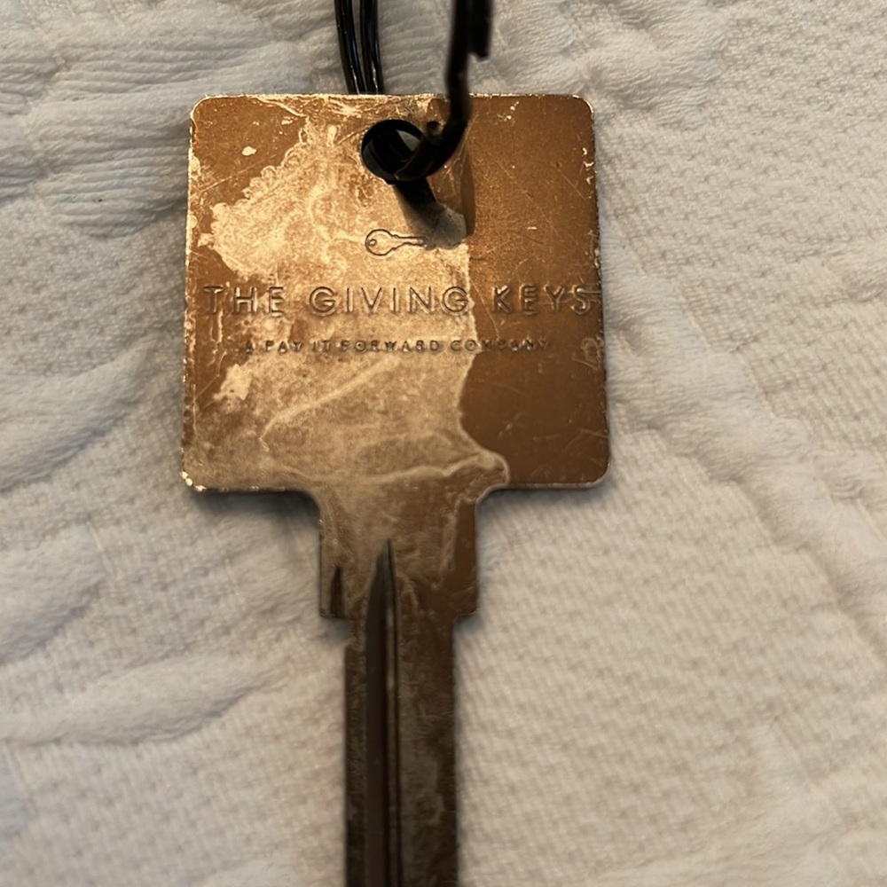 🗝️The Giving Key.     Key Chain - Picture 2 of 3